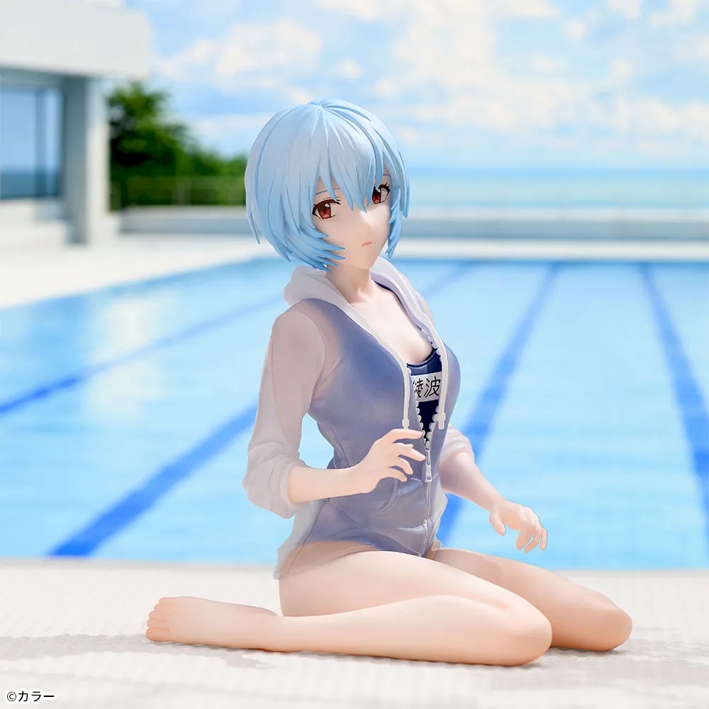 【エヴァンゲリオン】綾波レイのスクール水着フィギュアがオンクレに登場！プールサイドでくつろぐ姿が可愛らしい！【プライズ】
