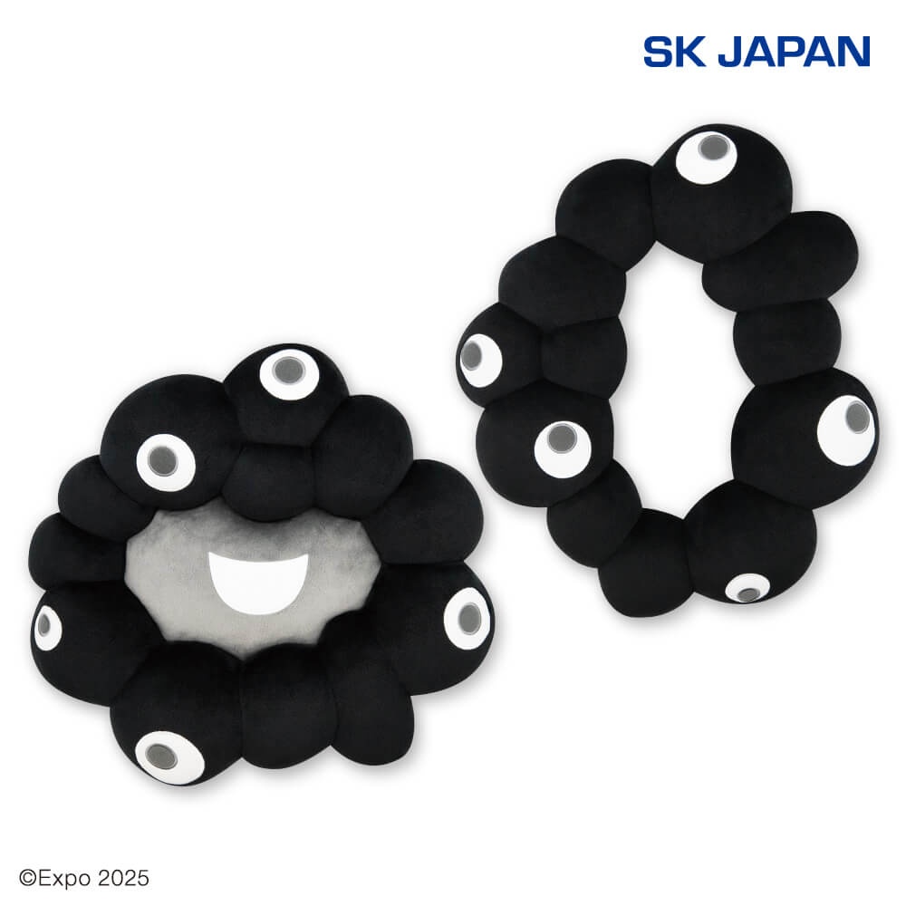 【ミャクミャク】ブラックなりきりクッションがオンクレに登場!約40cmのビッグサイズで存在感抜群!【プライズ】